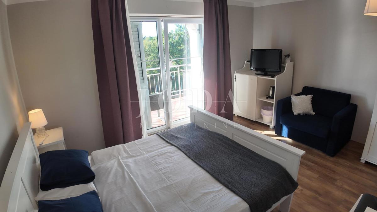 Investicijska priložnost – Apartmajska hiša z bazenom v Crikvenici