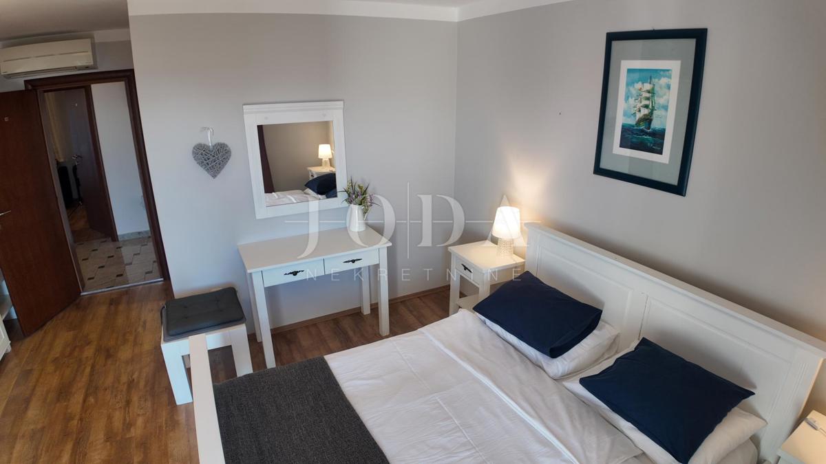 Investicijska priložnost – Apartmajska hiša z bazenom v Crikvenici