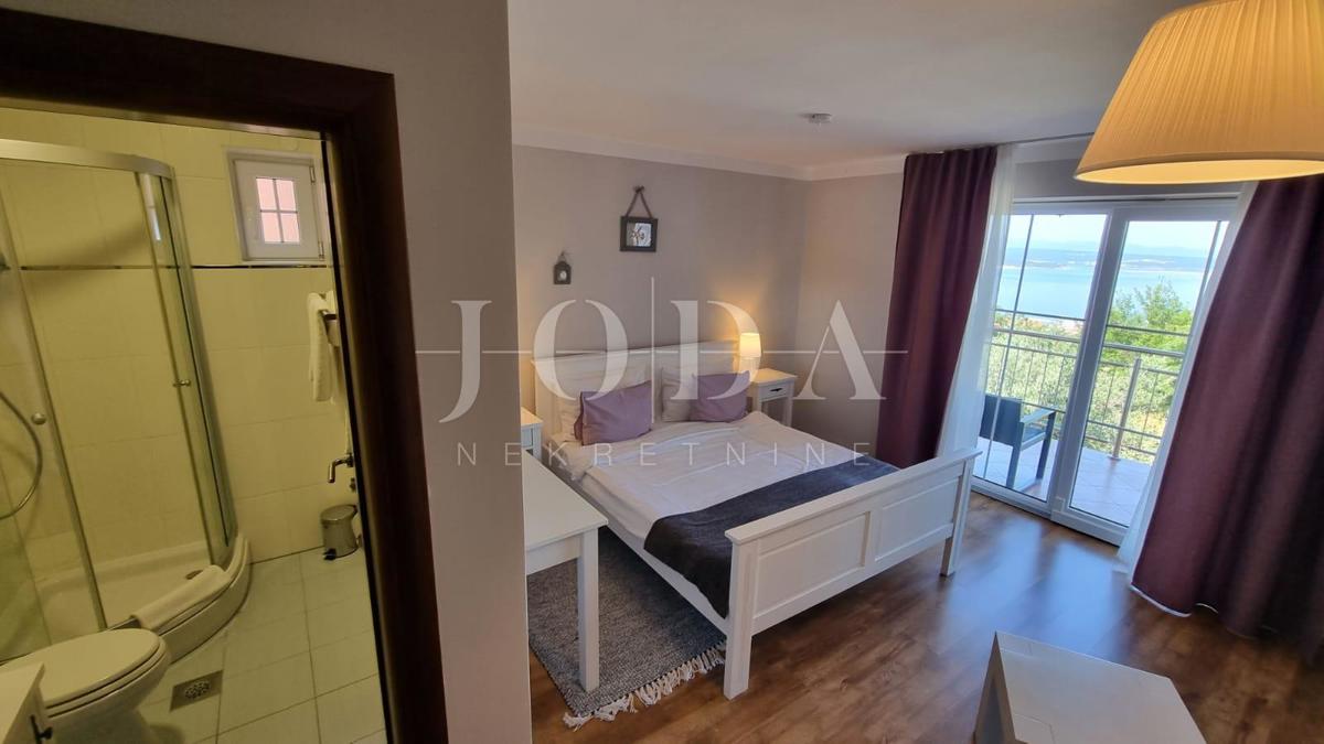 Investicijska priložnost – Apartmajska hiša z bazenom v Crikvenici