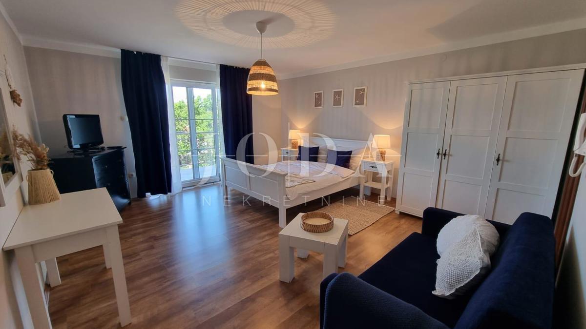 Investicijska priložnost – Apartmajska hiša z bazenom v Crikvenici