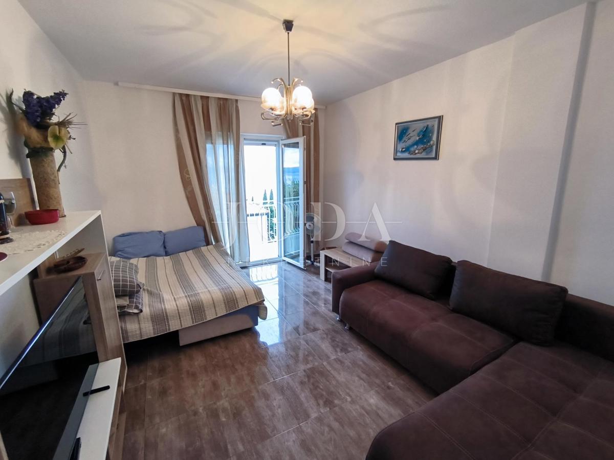 Apartma v bližini morja z dvema balkonoma 
