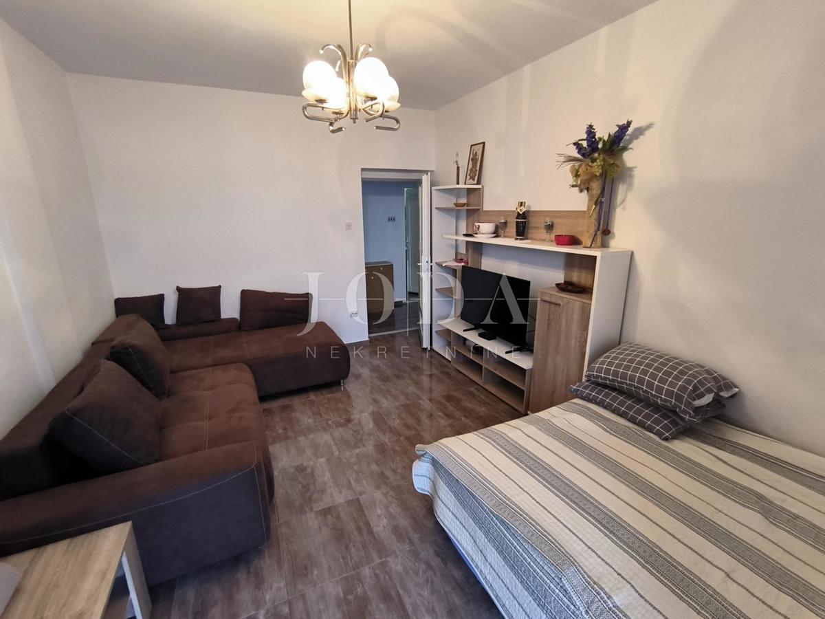 Apartma v bližini morja z dvema balkonoma 