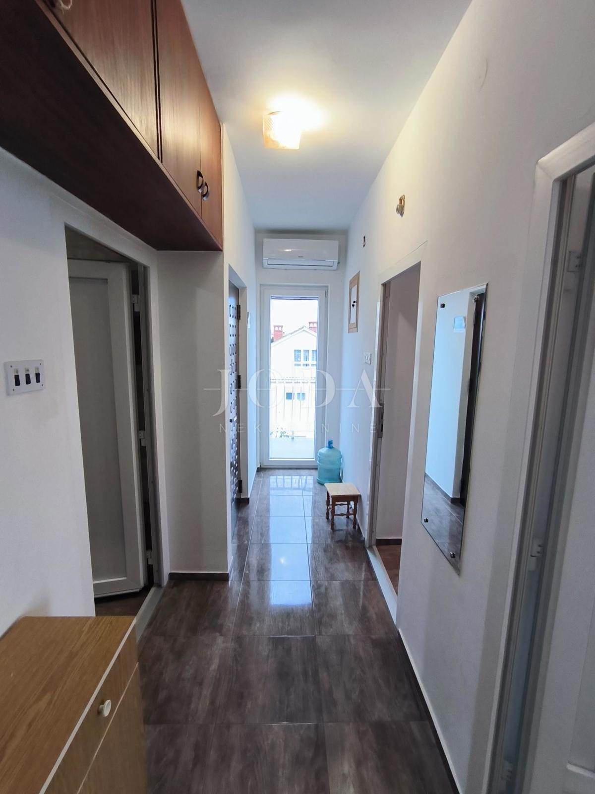 Apartma v bližini morja z dvema balkonoma 