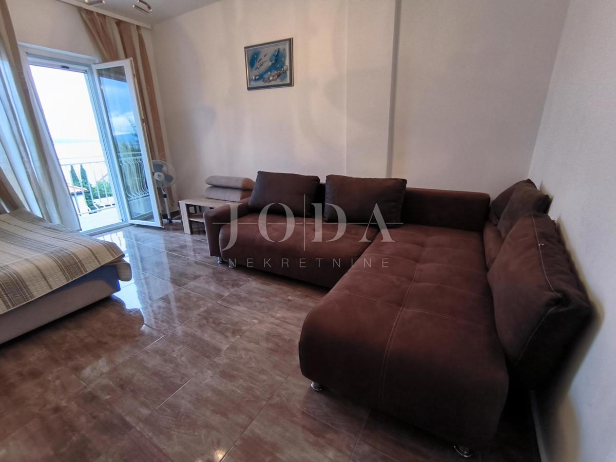 Apartma v bližini morja z dvema balkonoma 