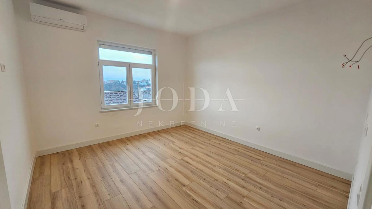 Popolnoma obnovljeno stanovanje 57 m² – širše središče Novega Vinodolskega, blizu morja