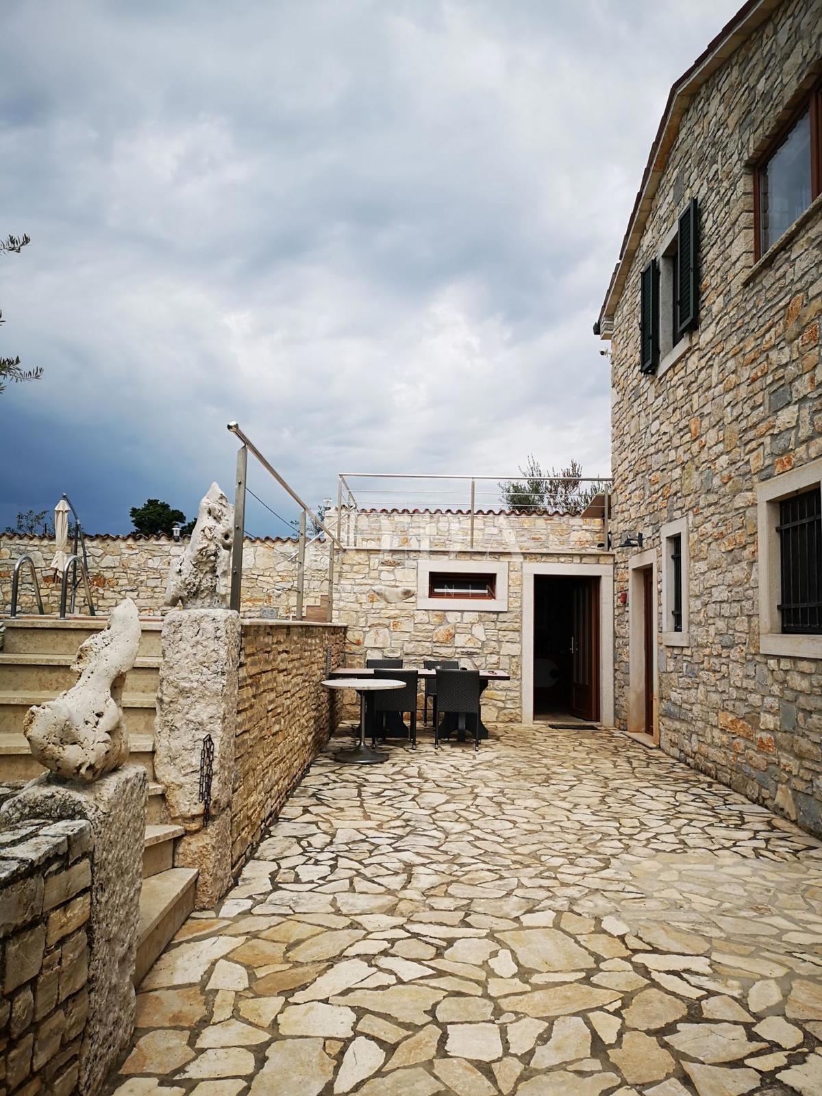 Hiša Tar, Tar-Vabriga, 321,48m2