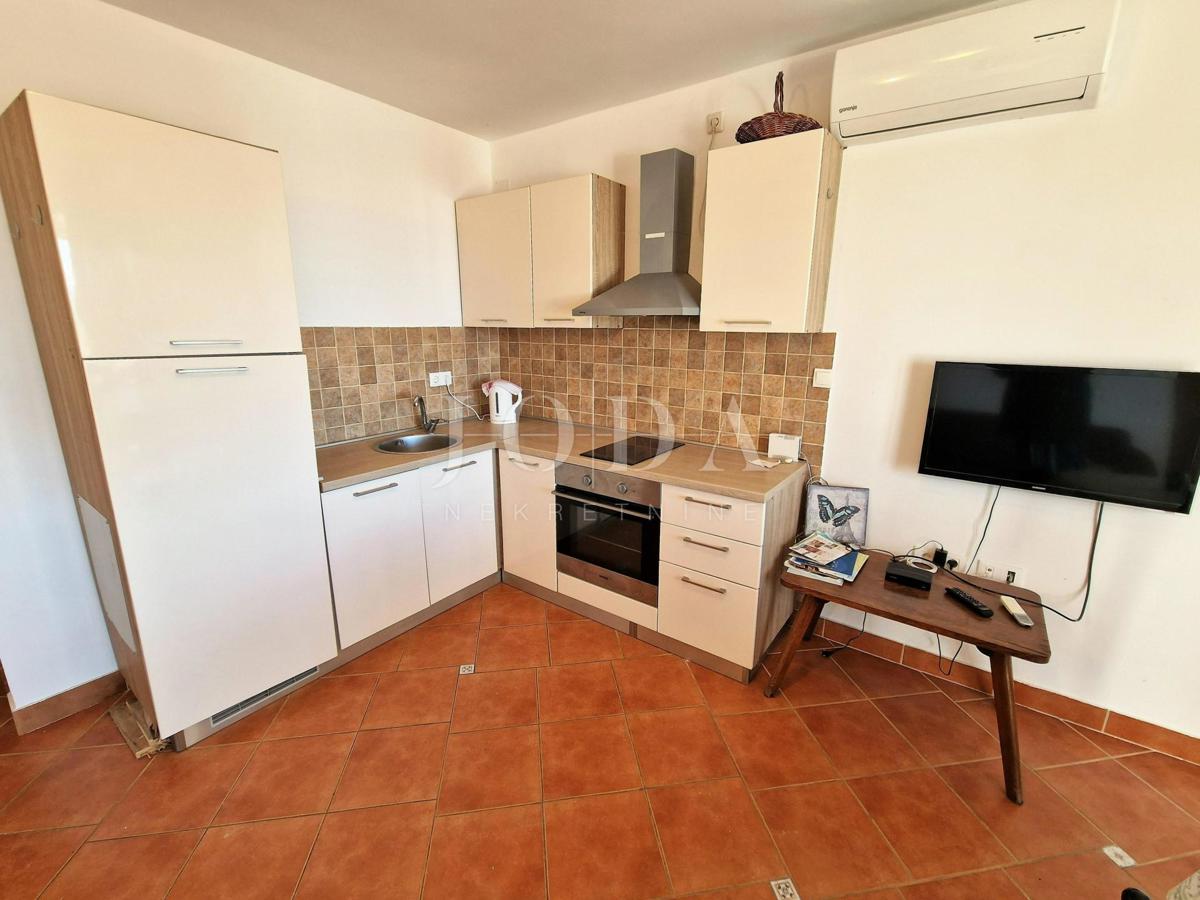 Vrstna hiša z dvema apartmajema - okolica Malinske, otok Krk