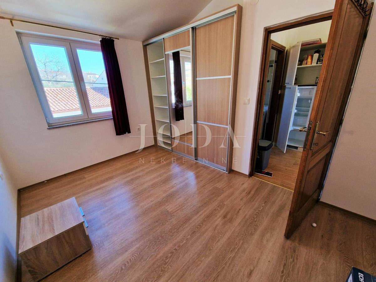 Vrstna hiša z dvema apartmajema - okolica Malinske, otok Krk