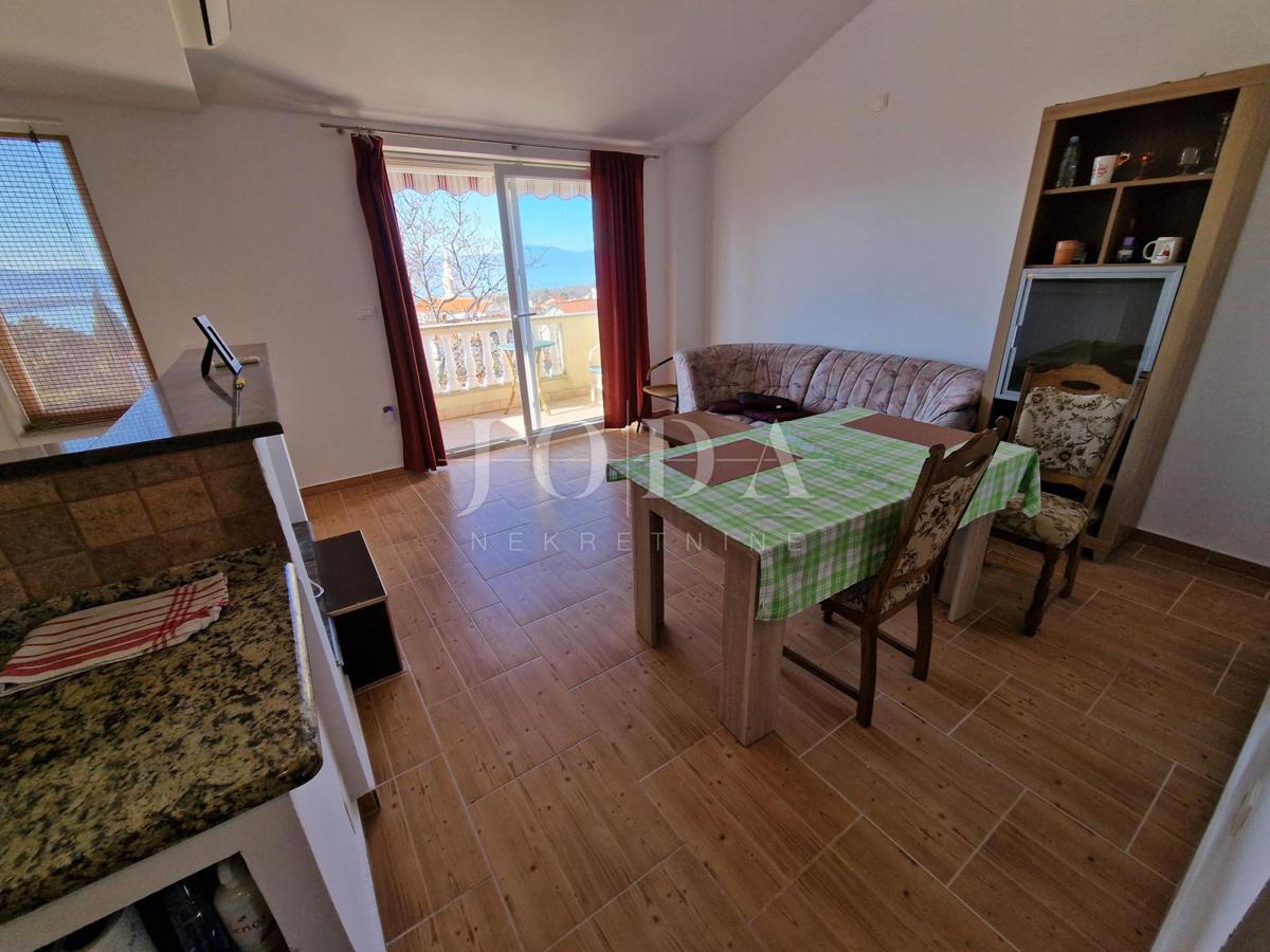Vrstna hiša z dvema apartmajema - okolica Malinske, otok Krk