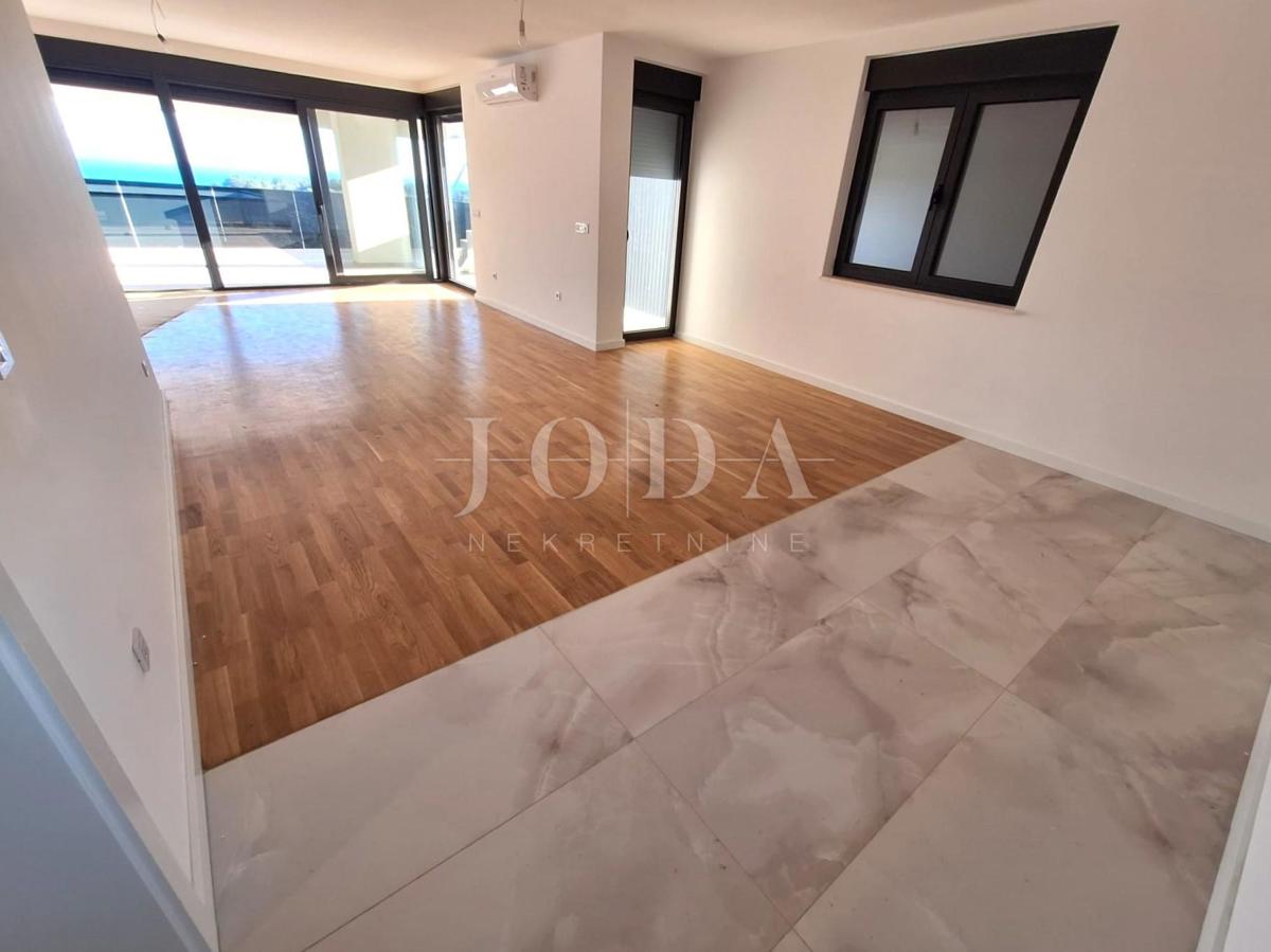 Luksuzno stanovanje z bazenom in teraso, mesto Krk