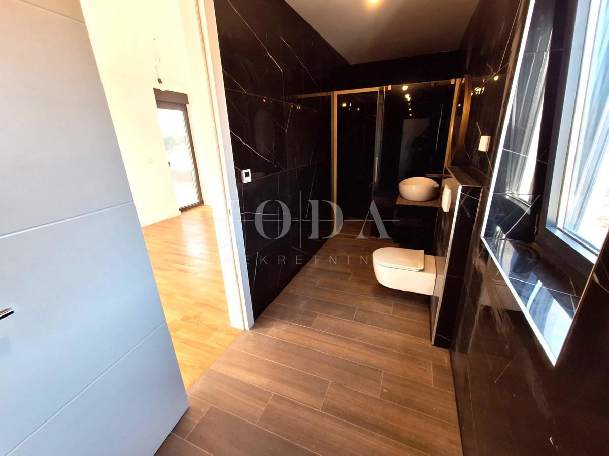 Luksuzno stanovanje z bazenom in teraso, mesto Krk