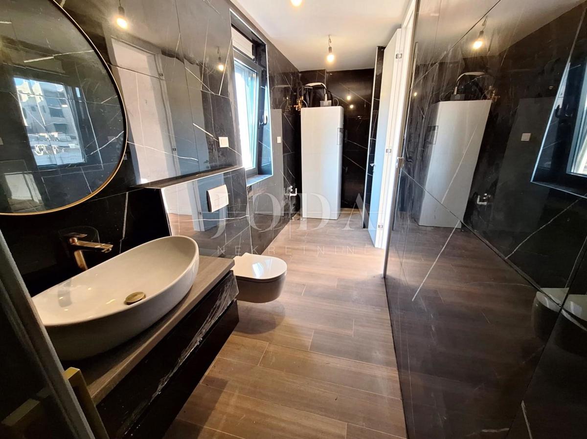 Luksuzno stanovanje z bazenom in teraso, mesto Krk