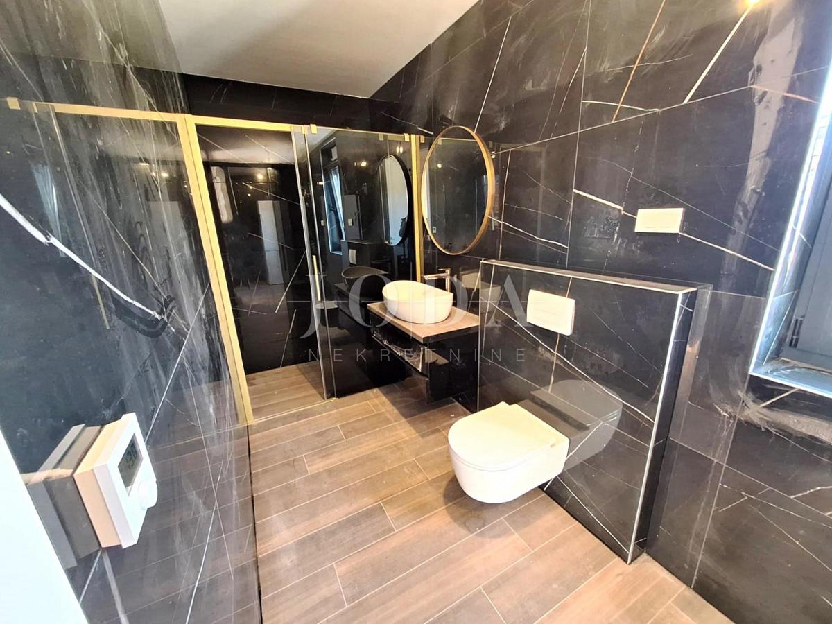 Luksuzno stanovanje z bazenom in teraso, mesto Krk