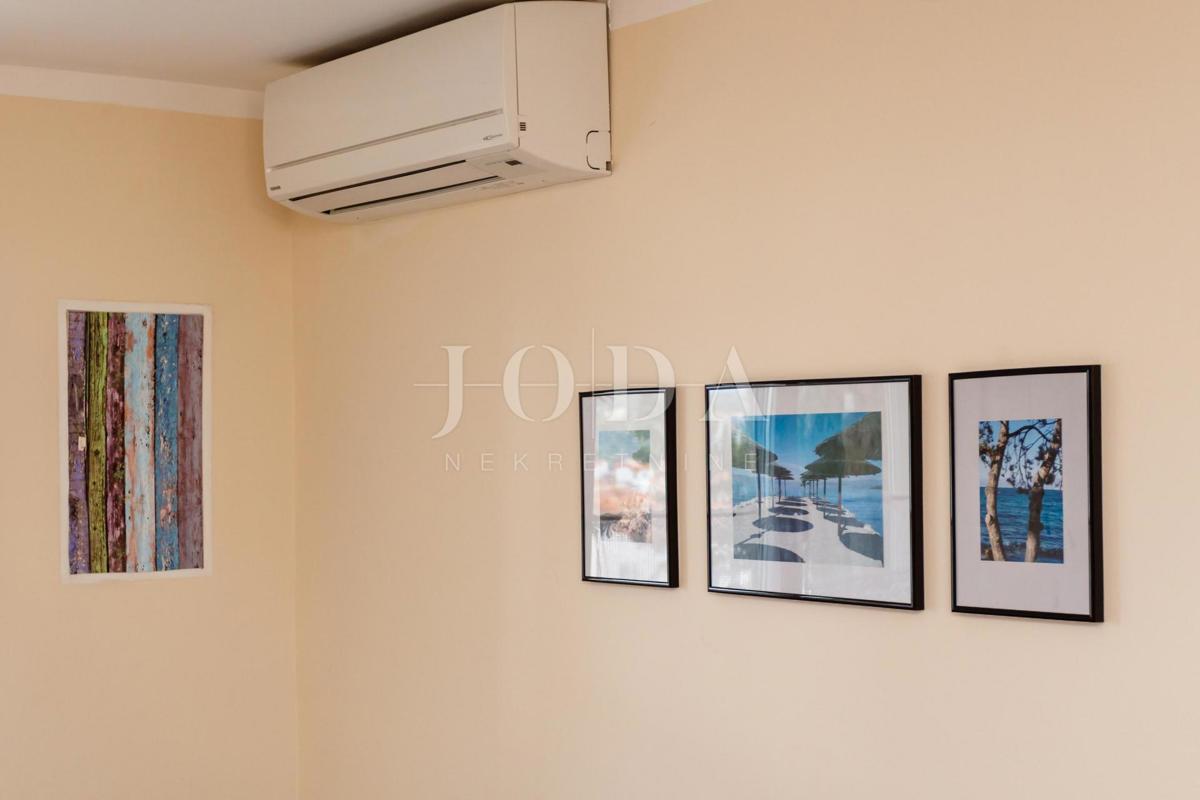 Lepa hiša z več stanovanjskimi enotami in pogledom na morje, otok Krk