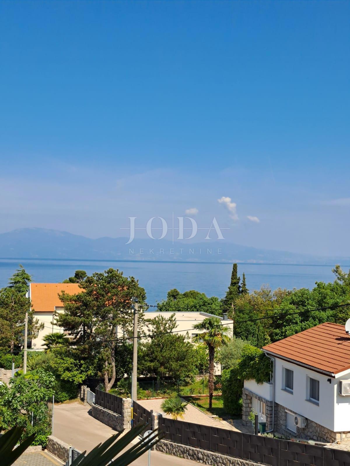 Lepa hiša z več stanovanjskimi enotami in pogledom na morje, otok Krk