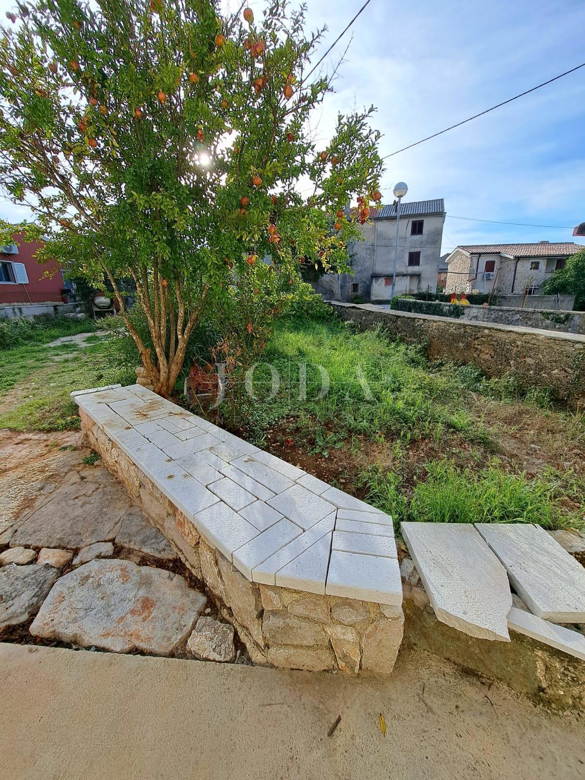 Autentična kamnita hiša z vrtom, Dobrinj - otok Krk
