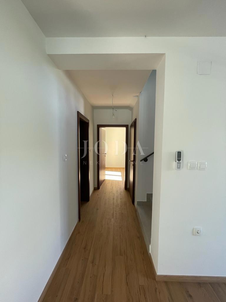 Samostojna hiša na mirni lokaciji