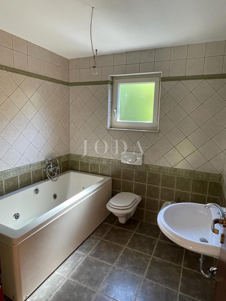 Samostojna hiša na mirni lokaciji