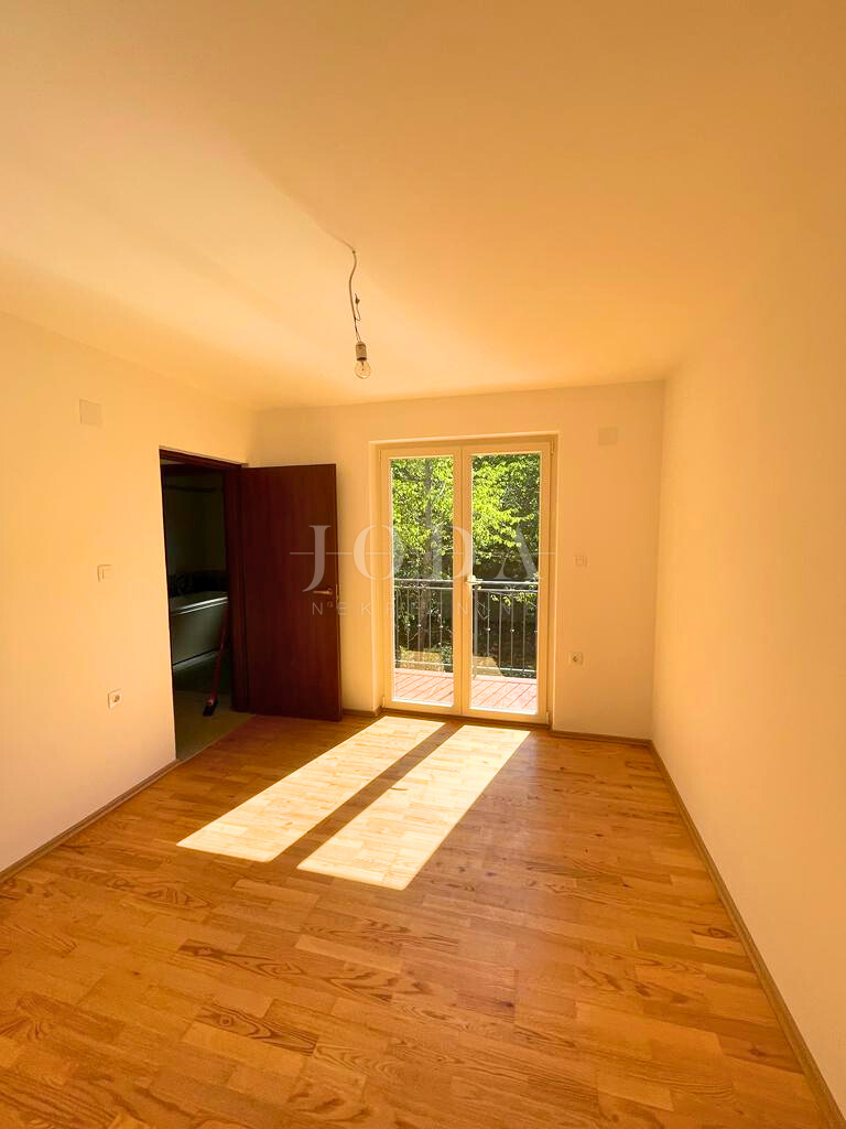 Samostojna hiša na mirni lokaciji