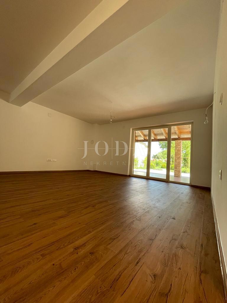 Samostojna hiša na mirni lokaciji