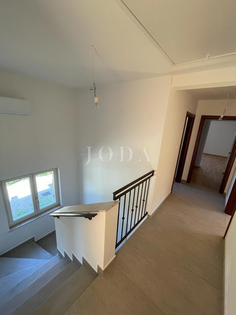 Samostojna hiša na mirni lokaciji