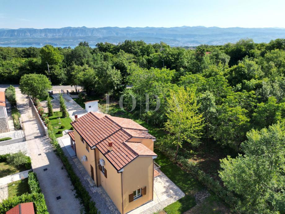 Samostojna hiša na mirni lokaciji