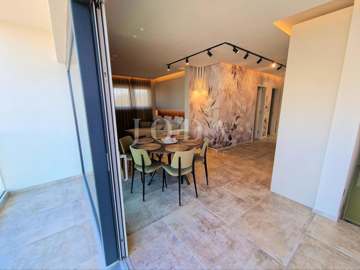 Moderno opremljen apartma z bazenom in pogledom na morje, Njivice - otok Krk