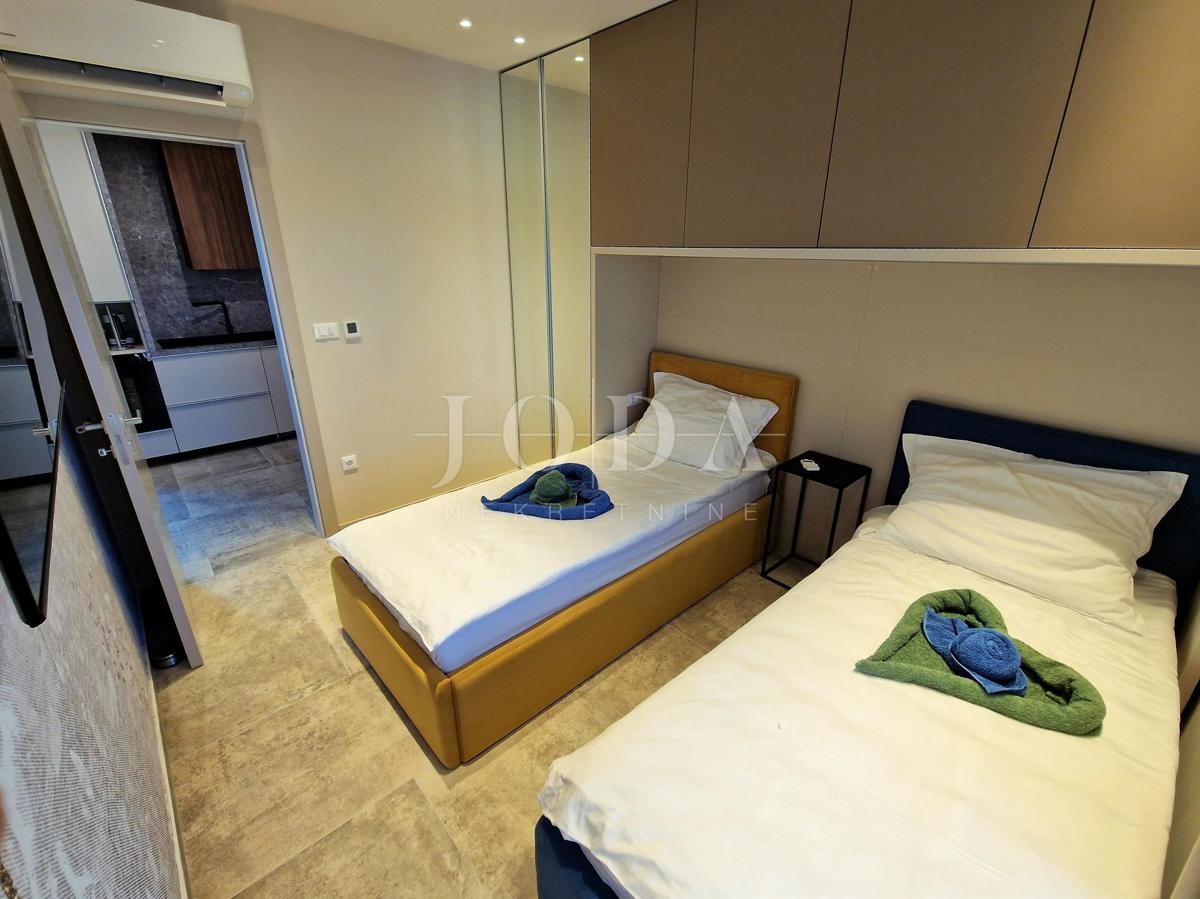 Moderno opremljen apartma z bazenom in pogledom na morje, Njivice - otok Krk