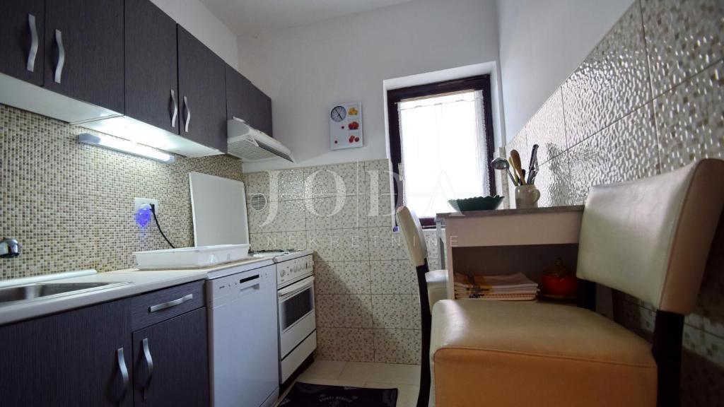 Lepa samostojna hiša z bazenom, Malinska - otok Krk