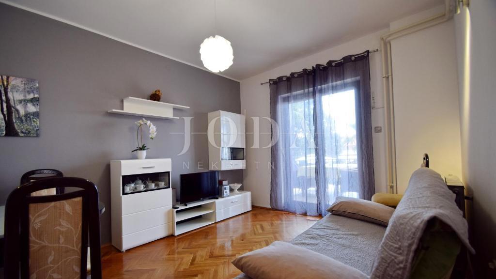 Lepa samostojna hiša z bazenom, Malinska - otok Krk