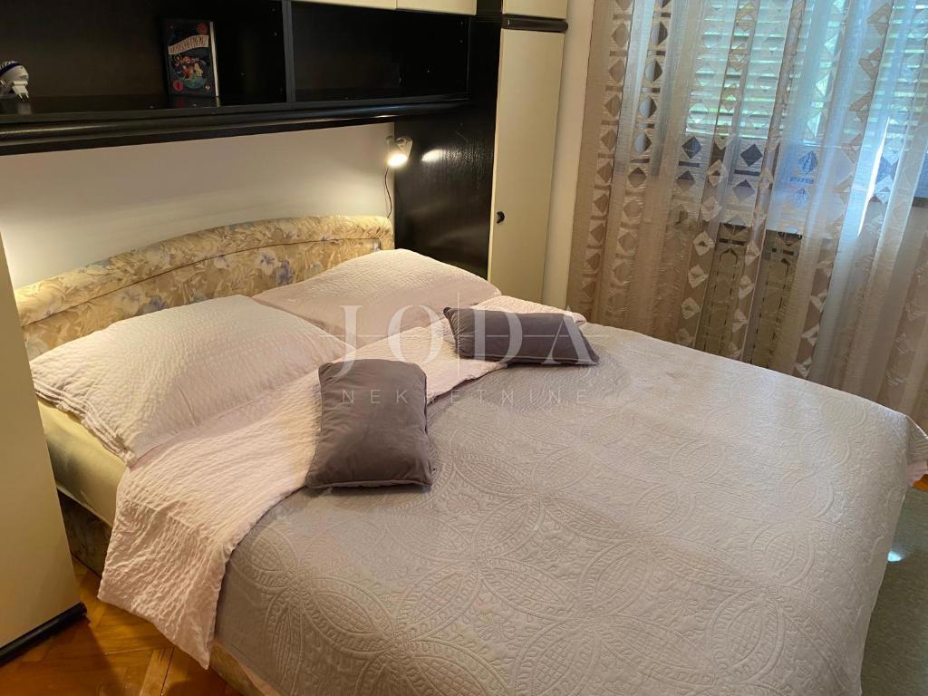 Lepa samostojna hiša z bazenom, Malinska - otok Krk