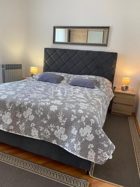 Lepa samostojna hiša z bazenom, Malinska - otok Krk