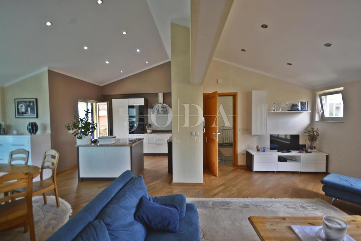 Samostojna hiša s petimi apartmaji in poslovni prostor