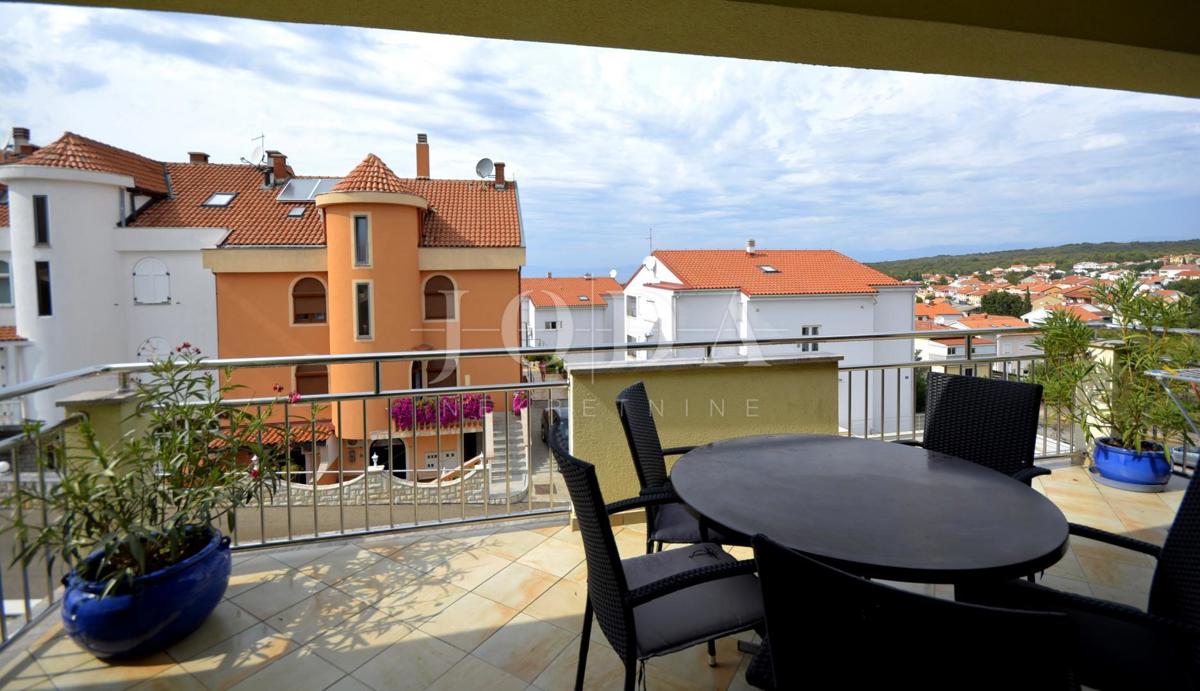 Samostojna hiša s petimi apartmaji in poslovni prostor