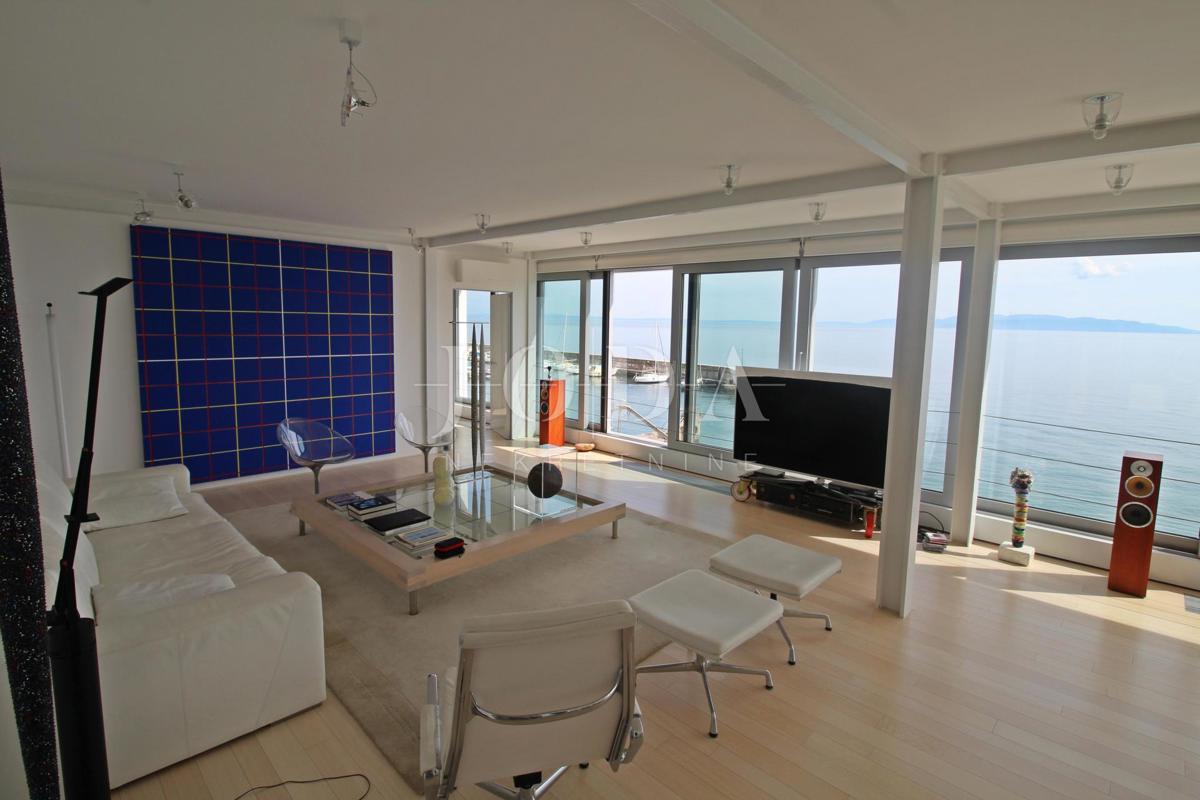 Impresivna villa na moru! Sinergija prostora, čovjeka i mora!