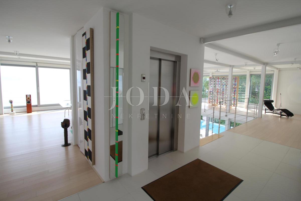 Impresivna villa na moru! Sinergija prostora, čovjeka i mora!