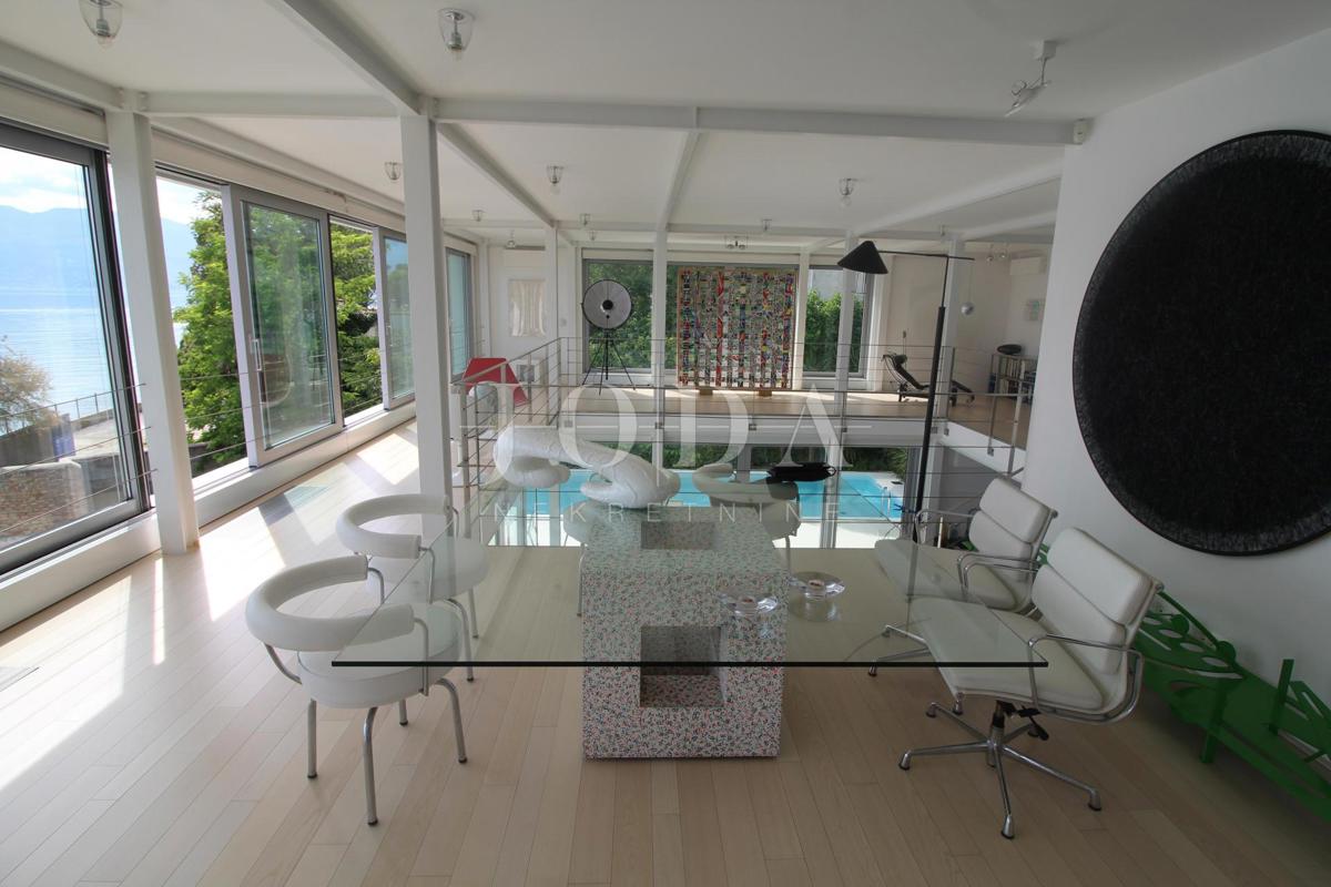 Impresivna villa na moru! Sinergija prostora, čovjeka i mora!