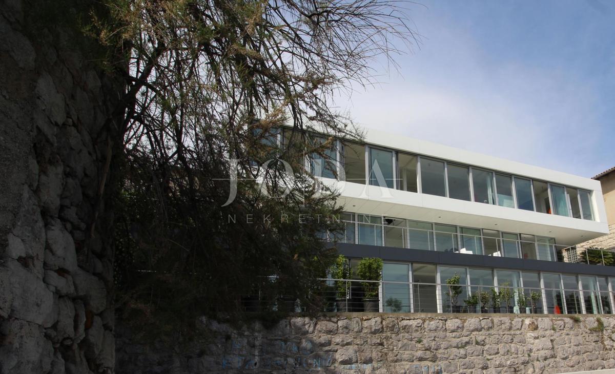 Impresivna villa na moru! Sinergija prostora, čovjeka i mora!