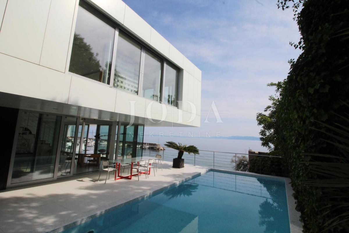 Impresivna villa na moru! Sinergija prostora, čovjeka i mora!