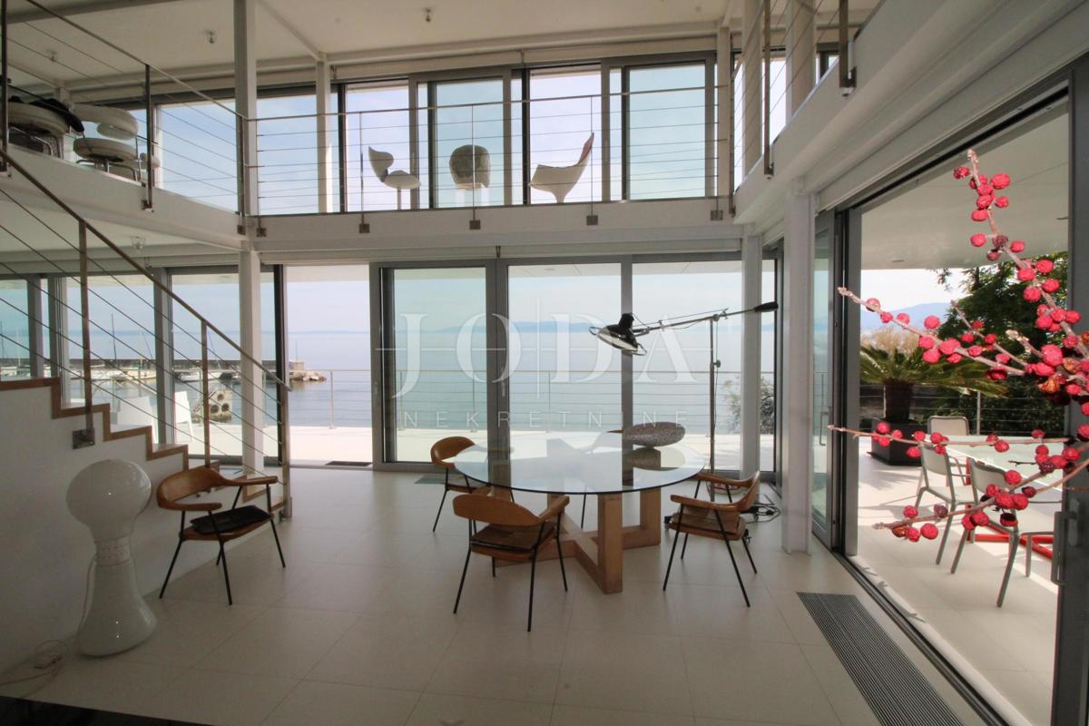 Impresivna villa na moru! Sinergija prostora, čovjeka i mora!