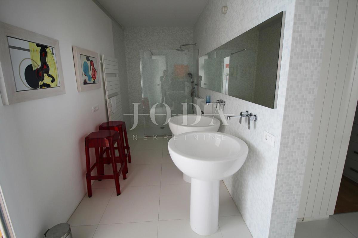 Impresivna villa na moru! Sinergija prostora, čovjeka i mora!