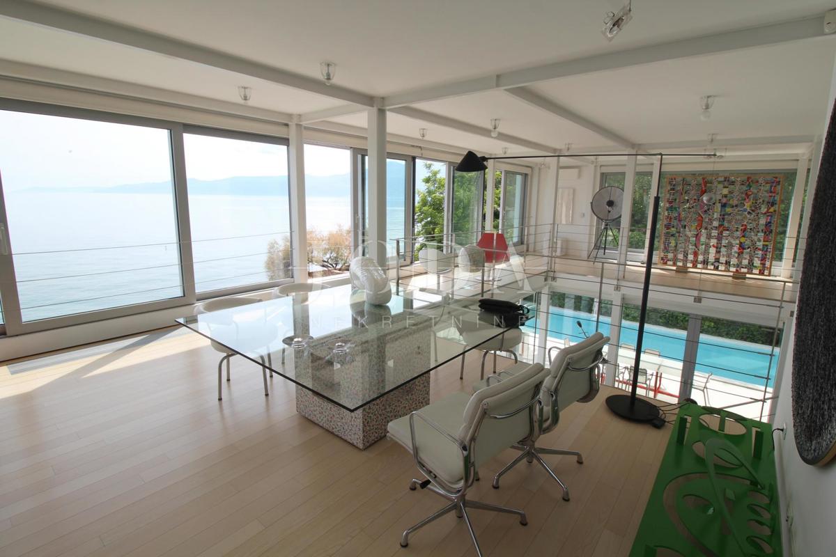 Impresivna villa na moru! Sinergija prostora, čovjeka i mora!