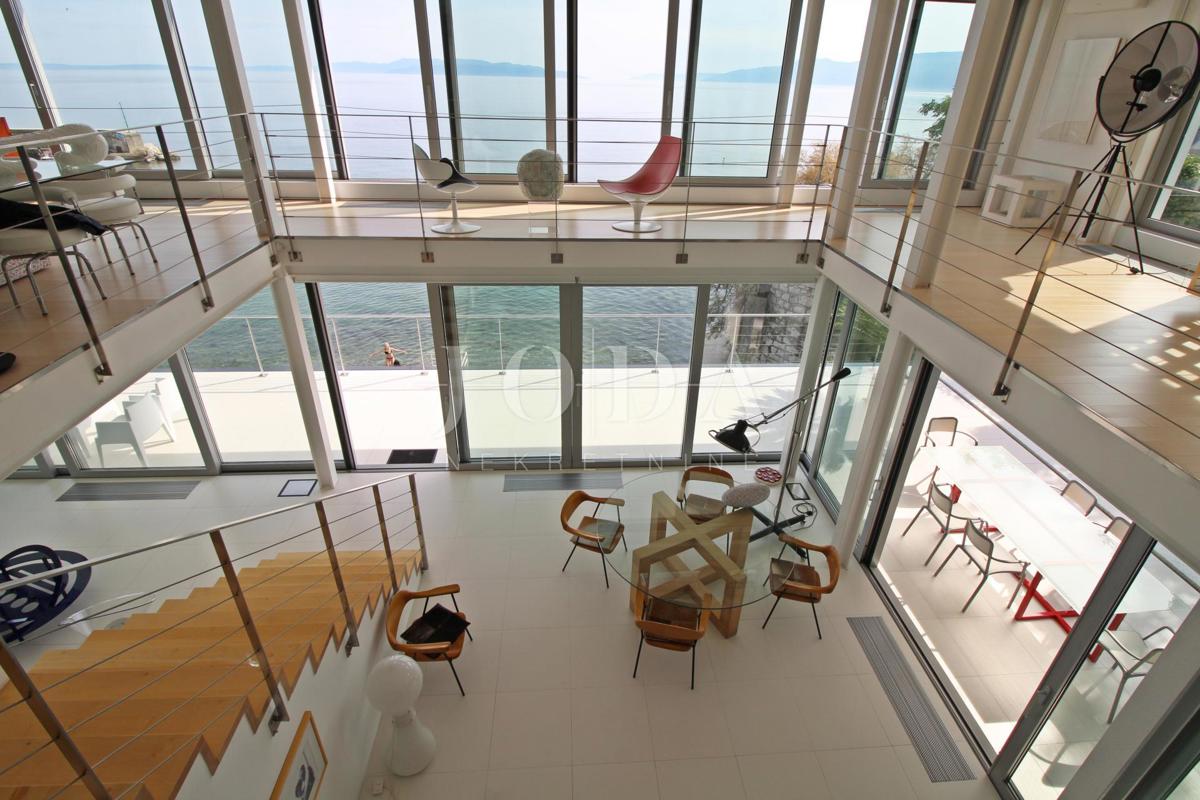 Impresivna villa na moru! Sinergija prostora, čovjeka i mora!