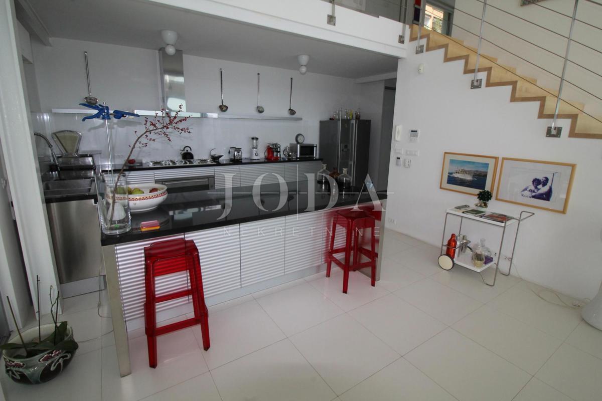 Impresivna villa na moru! Sinergija prostora, čovjeka i mora!