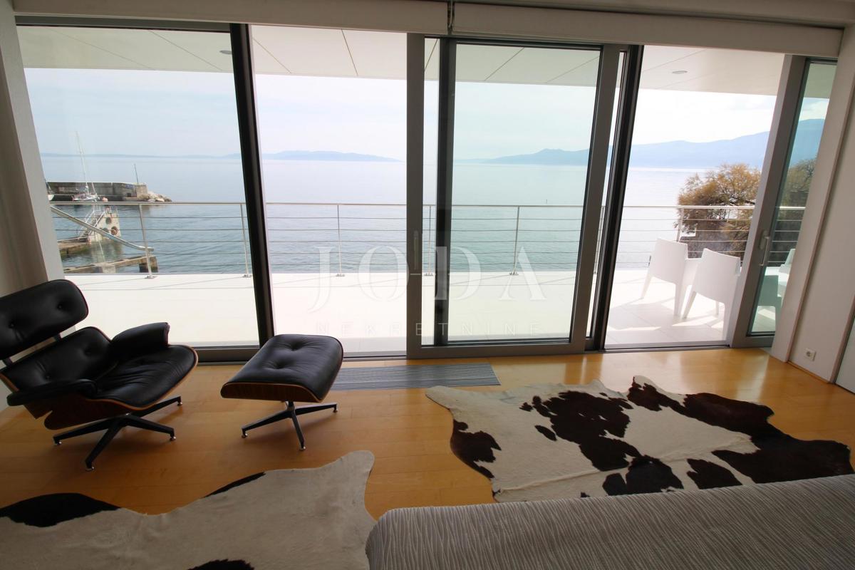 Impresivna villa na moru! Sinergija prostora, čovjeka i mora!