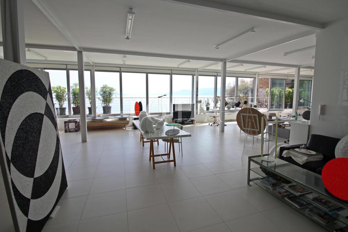 Impresivna villa na moru! Sinergija prostora, čovjeka i mora!