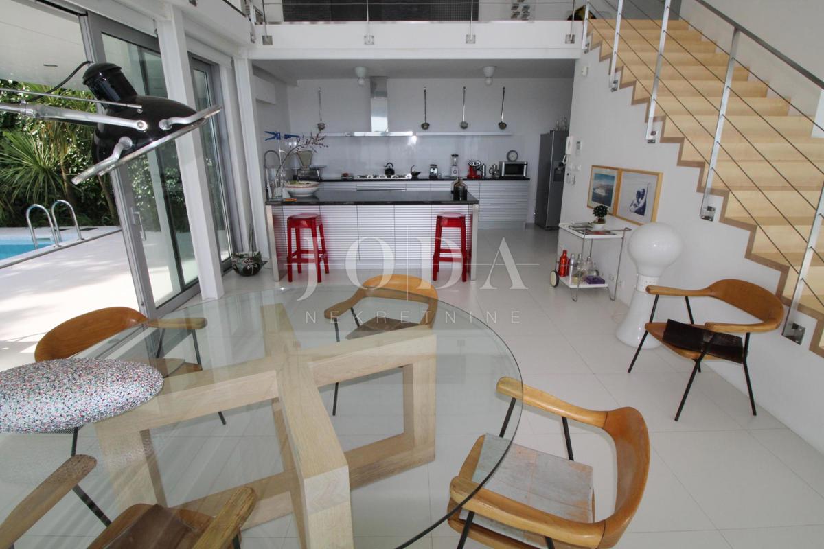 Impresivna villa na moru! Sinergija prostora, čovjeka i mora!