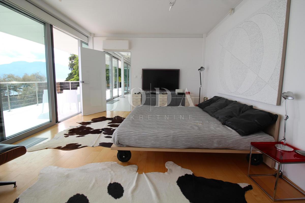 Impresivna villa na moru! Sinergija prostora, čovjeka i mora!