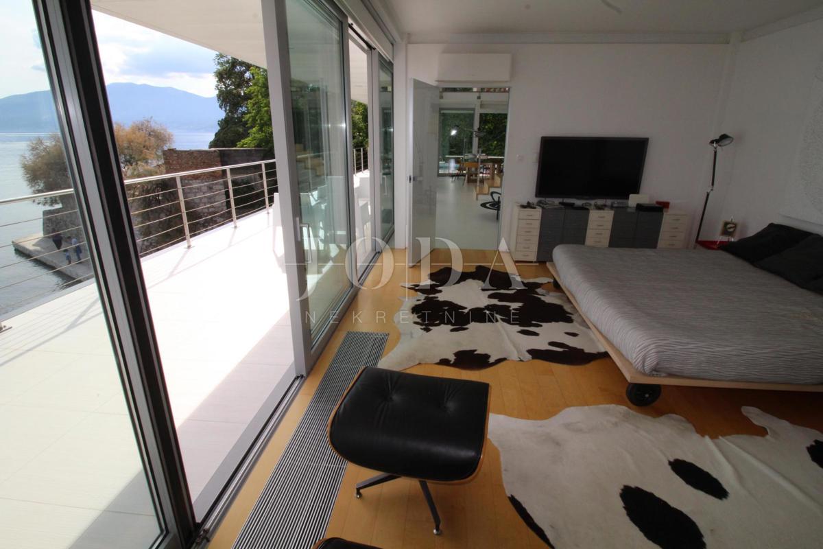 Impresivna villa na moru! Sinergija prostora, čovjeka i mora!