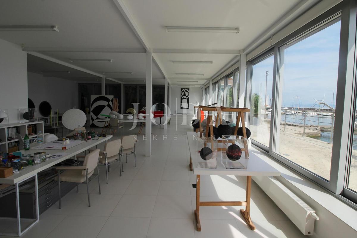 Impresivna villa na moru! Sinergija prostora, čovjeka i mora!